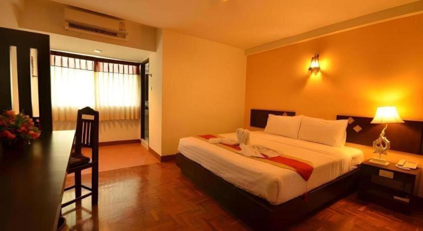 Hotel B2 Chang Phueak Gate Premier